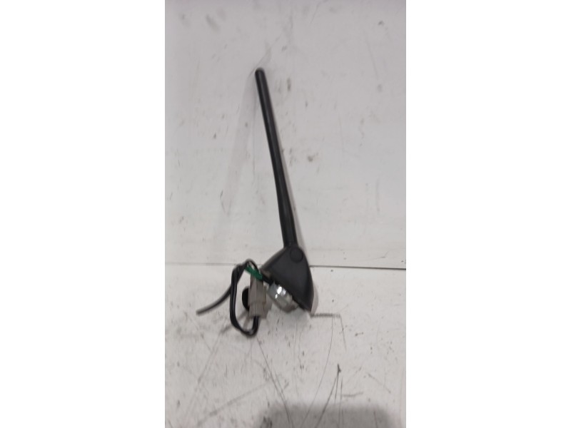 Recambio de antena para nissan juke (f15) 1.5 dci referencia OEM IAM 282081KA0A  