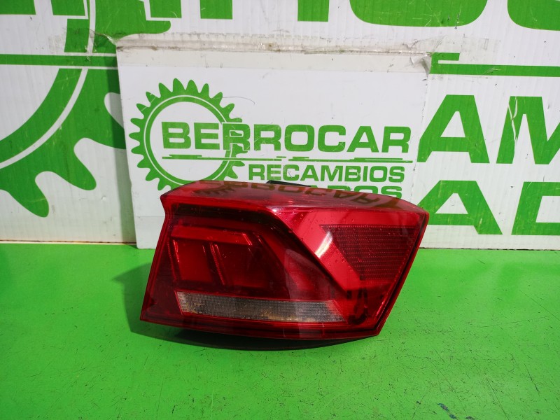 Recambio de piloto trasero derecho para volkswagen t-roc (d11) basis referencia OEM IAM 2GA945096D  