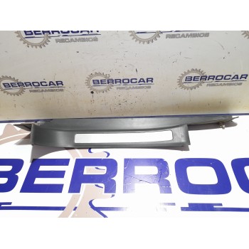 MOLDURA LATERAL A2036801035 