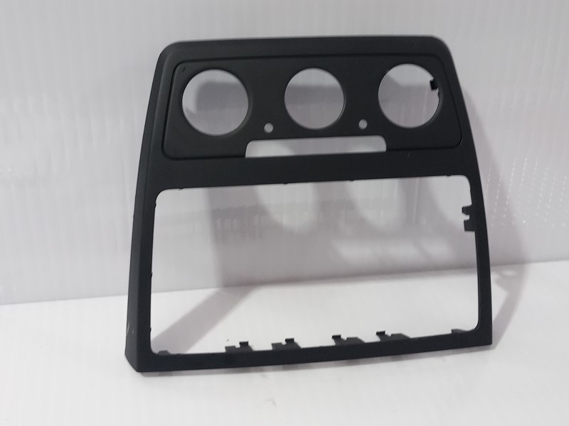 Recambio de moldura para skoda yeti active referencia OEM IAM 5L0858069G  