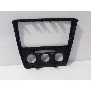 Recambio de moldura para skoda yeti active referencia OEM IAM 5L0858069G  