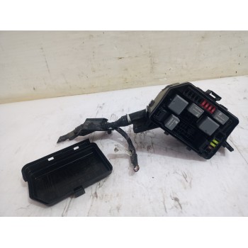Recambio de caja reles / fusibles para toyota yaris active referencia OEM IAM 826620DA70  