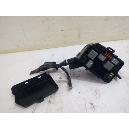 Recambio de caja reles / fusibles para toyota yaris active referencia OEM IAM 826620DA70  
