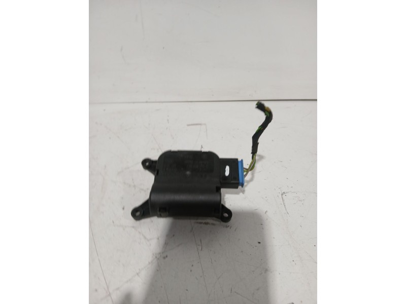 Recambio de motor apertura trampilla para seat ibiza iii (6l1) 1.4 tdi referencia OEM IAM 0132801357  