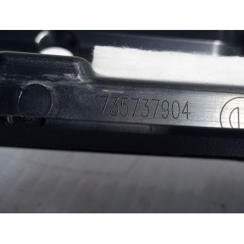 Recambio de molduras traseras para jeep avenger altitude referencia OEM IAM 735737904  