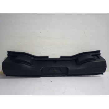 Recambio de molduras traseras para jeep avenger altitude referencia OEM IAM 735737904  