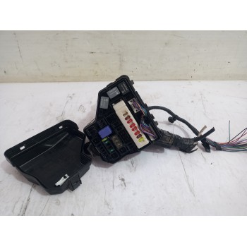 CAJA RELES / FUSIBLES 826620D710A 