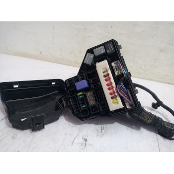 Recambio de caja reles / fusibles para toyota yaris active referencia OEM IAM 826620D710A  