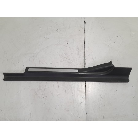 Recambio de moldura lateral para mercedes-benz clase c (w203) berlina 2.2 cdi cat referencia OEM IAM A2036800735  