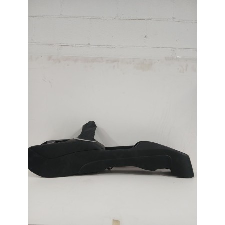 Recambio de consola central para toyota yaris active referencia OEM IAM 589100D290  