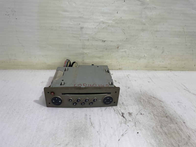 Recambio de sistema audio / radio cd para renault scenic ii authentique referencia OEM IAM 8200633644  