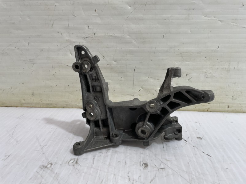 Recambio de soporte alternador para peugeot 308 sw envy referencia OEM IAM 9684613880  