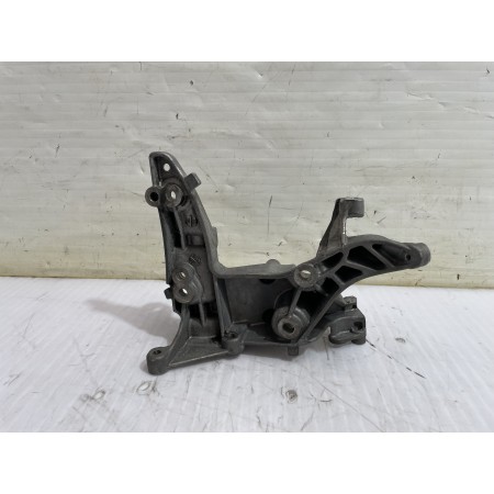 Recambio de soporte alternador para peugeot 308 sw envy referencia OEM IAM 9684613880  