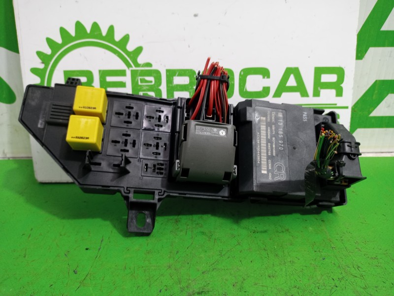 Recambio de caja reles / fusibles para opel vectra c berlina essentia referencia OEM IAM 13165970  