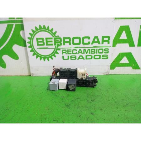 Recambio de caja reles / fusibles para renault kangoo (f/kc0) expression referencia OEM IAM 7703297572  