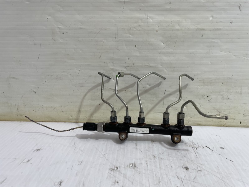 Recambio de rampa inyectora para peugeot 308 sw envy referencia OEM IAM 9684753080  