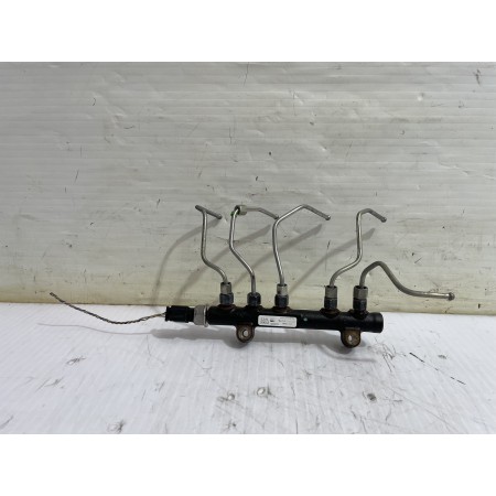 Recambio de rampa inyectora para peugeot 308 sw envy referencia OEM IAM 9684753080  