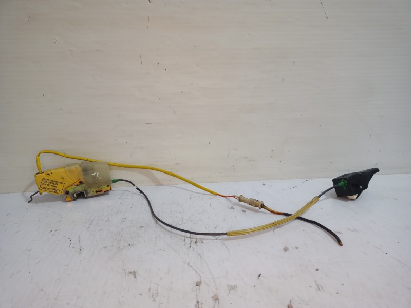 Recambio de cerradura puerta trasera derecha para ford sierra berlina brillant referencia OEM IAM 88BBA220K78BB  