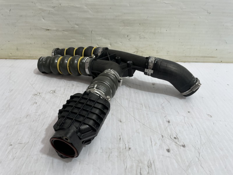 Recambio de tubo intercooler para peugeot 308 sw envy referencia OEM IAM 9688500380  