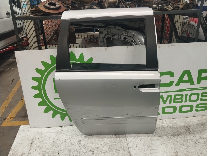 Recambio de puerta trasera derecha para kia carnival 2.9 crdi cat referencia OEM IAM 770044D010  