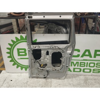 Recambio de puerta trasera derecha para kia carnival 2.9 crdi cat referencia OEM IAM 770044D010  