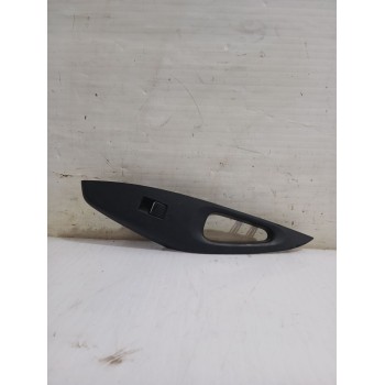 MANDO ELEVALUNAS TRASERO DERECHO 7427102830 