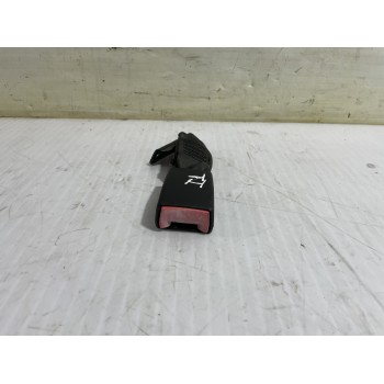 Recambio de enganche cinturon trasero izquierdo para fiat 500 cabrio (150) aniversario referencia OEM IAM 34045525  