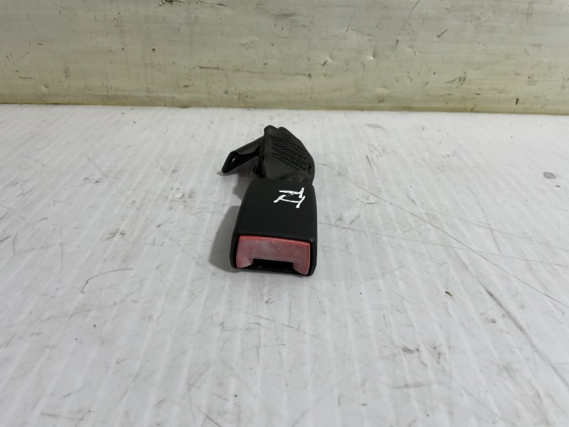 Recambio de enganche cinturon trasero izquierdo para fiat 500 cabrio (150) aniversario referencia OEM IAM 34045525  