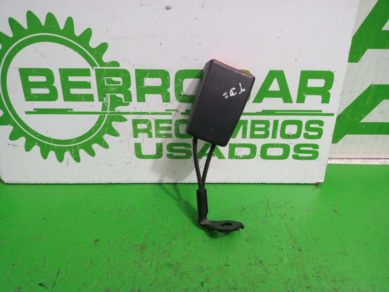 Recambio de enganche cinturon trasero central para opel vectra c berlina essentia referencia OEM IAM 24465998F  