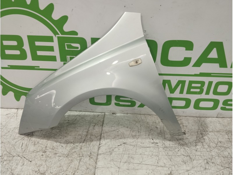 Recambio de aleta delantera izquierda para kia carnival 2.9 crdi cat referencia OEM IAM 663114D030  