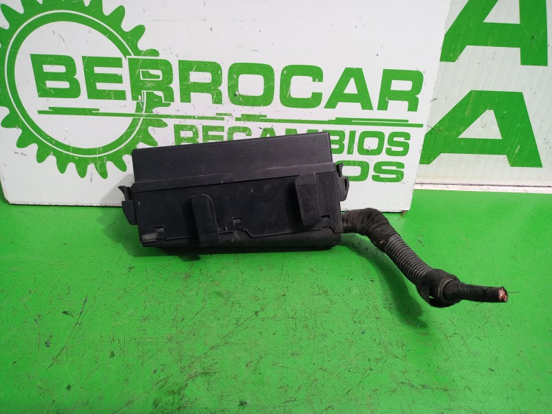 Recambio de caja reles / fusibles para opel vectra c berlina essentia referencia OEM IAM ZF231  