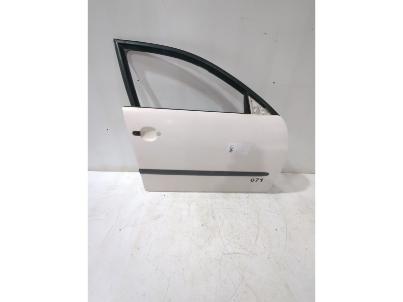 Recambio de puerta delantera derecha para seat ibiza iii (6l1) 1.4 tdi referencia OEM IAM 6L4831056S  