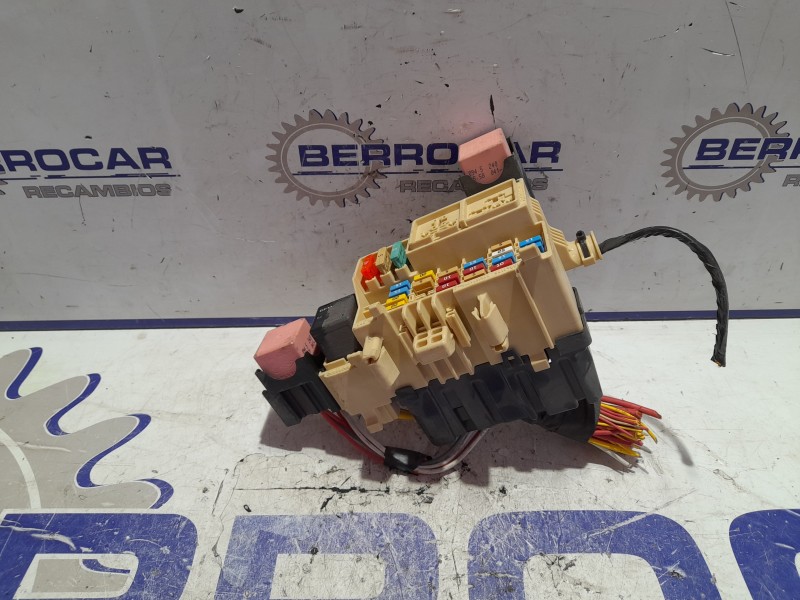 Recambio de caja reles / fusibles para renault kangoo 1.5 dci diesel fap referencia OEM IAM 8200451902  