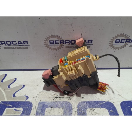 Recambio de caja reles / fusibles para renault kangoo 1.5 dci diesel fap referencia OEM IAM 8200451902  