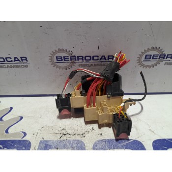 Recambio de caja reles / fusibles para renault kangoo 1.5 dci diesel fap referencia OEM IAM 8200451902  