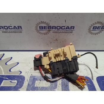 Recambio de caja reles / fusibles para renault kangoo 1.5 dci diesel fap referencia OEM IAM 8200451902  