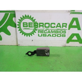 ENGANCHE CINTURON DELANTERO DERECHO 868425F800 