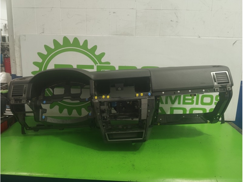 Recambio de salpicadero para opel vectra c berlina essentia referencia OEM IAM 13170531  