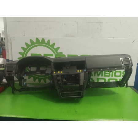 Recambio de salpicadero para opel vectra c berlina essentia referencia OEM IAM 13170531  