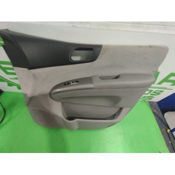 Recambio de guarnecido puerta delantera derecha para kia carnival 2.9 crdi cat referencia OEM IAM 823064D216AD2  
