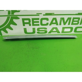 Recambio de moldura lateral para kia carnival 2.9 crdi cat referencia OEM IAM K56B51695  
