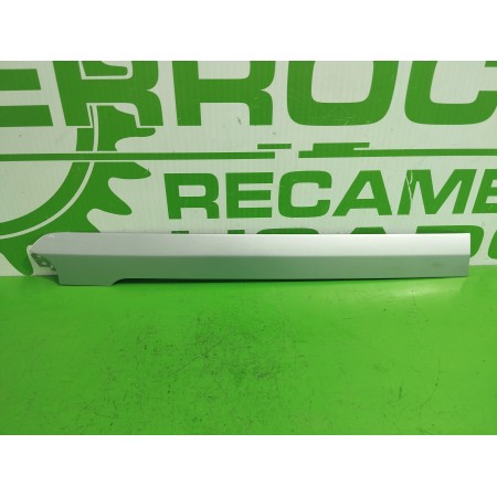 Recambio de moldura lateral para kia carnival 2.9 crdi cat referencia OEM IAM 839154D100  