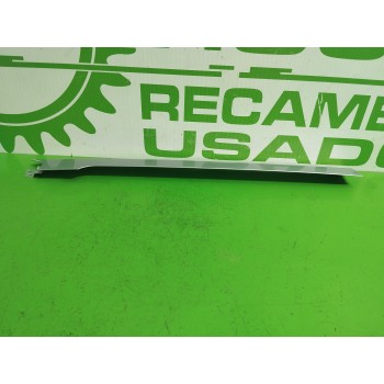 Recambio de moldura lateral para kia carnival 2.9 crdi cat referencia OEM IAM 839154D100  