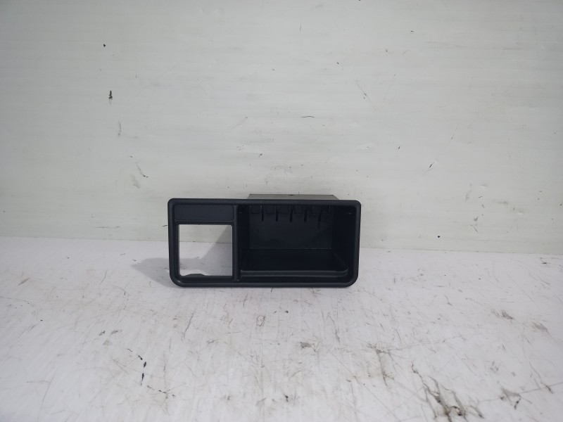 Recambio de moldura para ford sierra berlina brillant referencia OEM IAM 90BGA046780AAW  