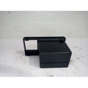 Recambio de moldura para ford sierra berlina brillant referencia OEM IAM 90BGA046780AAW  