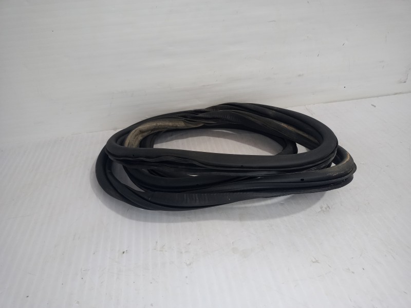 Recambio de goma contorno para volkswagen touran (5t1) advance bmt referencia OEM IAM 5TA867913B  