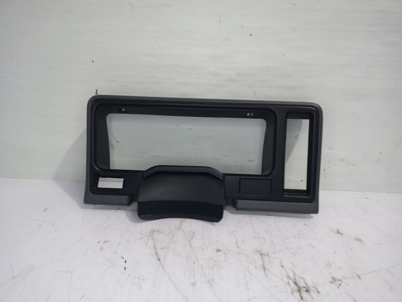 Recambio de moldura para ford sierra berlina brillant referencia OEM IAM 90BB10A883AAW  