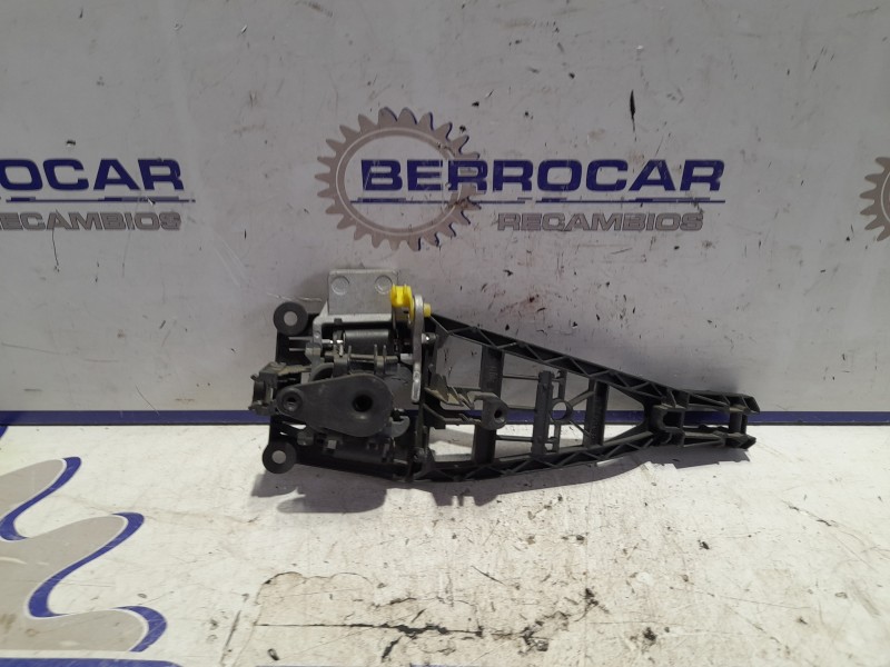 Recambio de soporte maneta para opel insignia berlina 2.0 16v cdti referencia OEM IAM 138174  