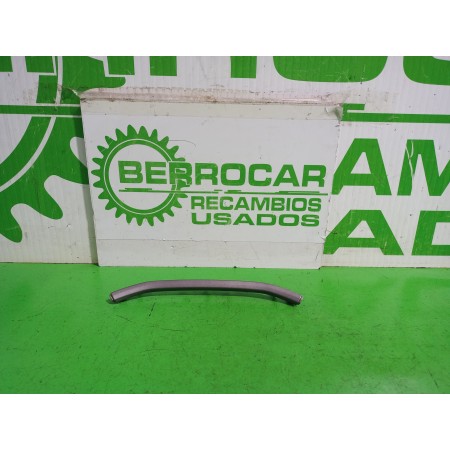Recambio de moldura para volkswagen t-roc (d11) basis referencia OEM IAM 2GA857241  