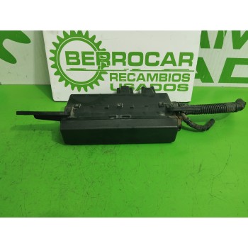 Recambio de caja reles / fusibles para kia carnival 2.9 crdi cat referencia OEM IAM 0KFA67740  